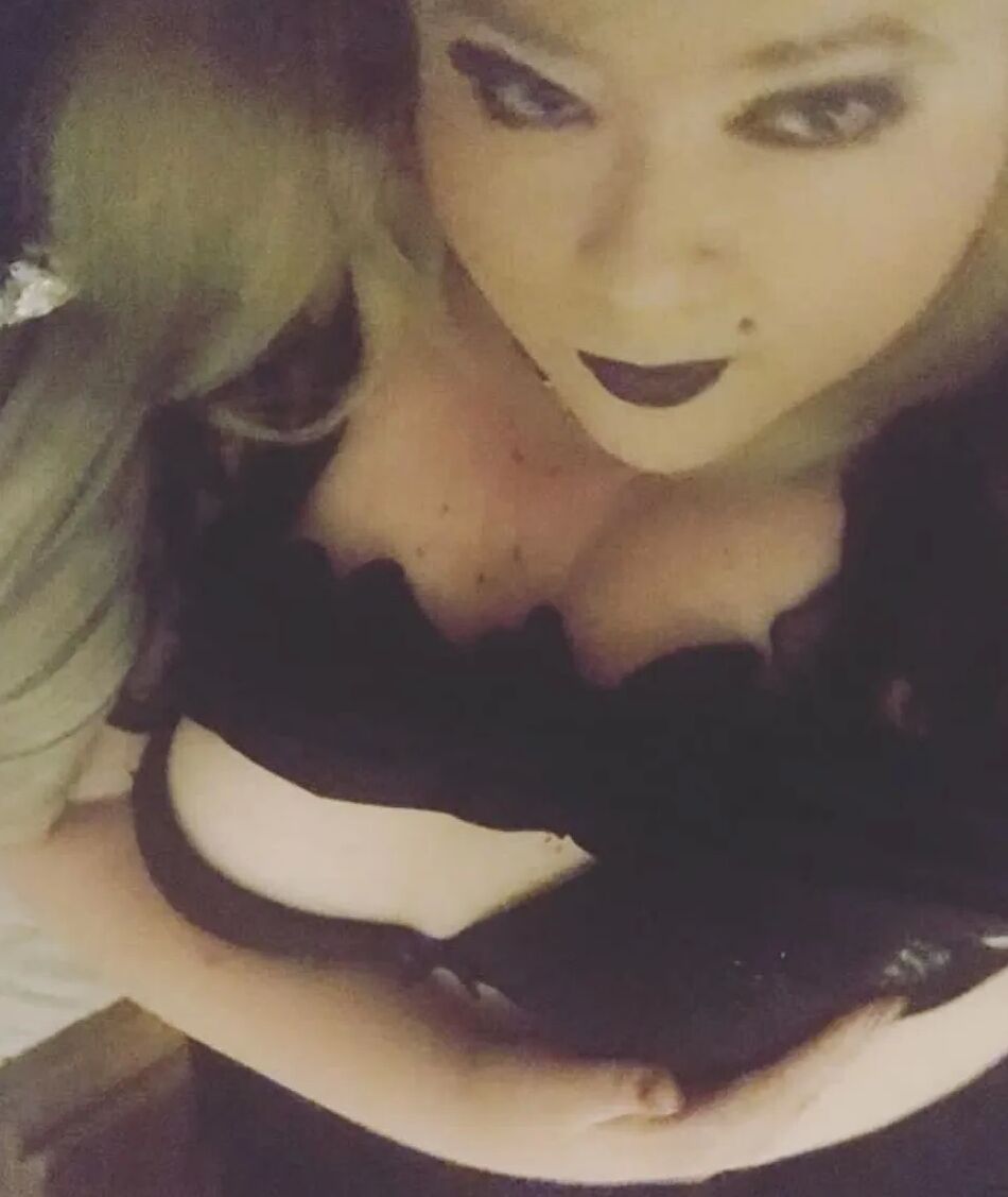 20 Pics Fette Gothic Fotze