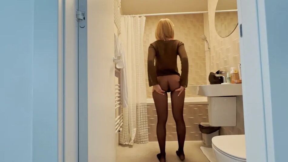 20 Pics my ass in pantyhose