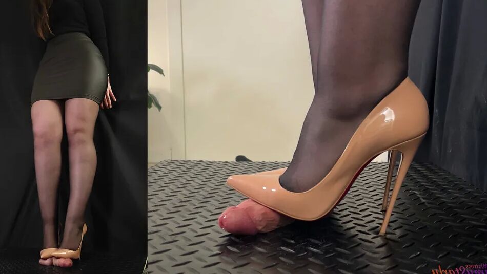 6 Pics The Office Stiletto Deal - Bootjob, Ballbusting, Louboutin