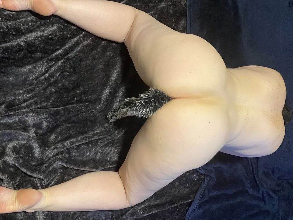 9 Pics Anal plug