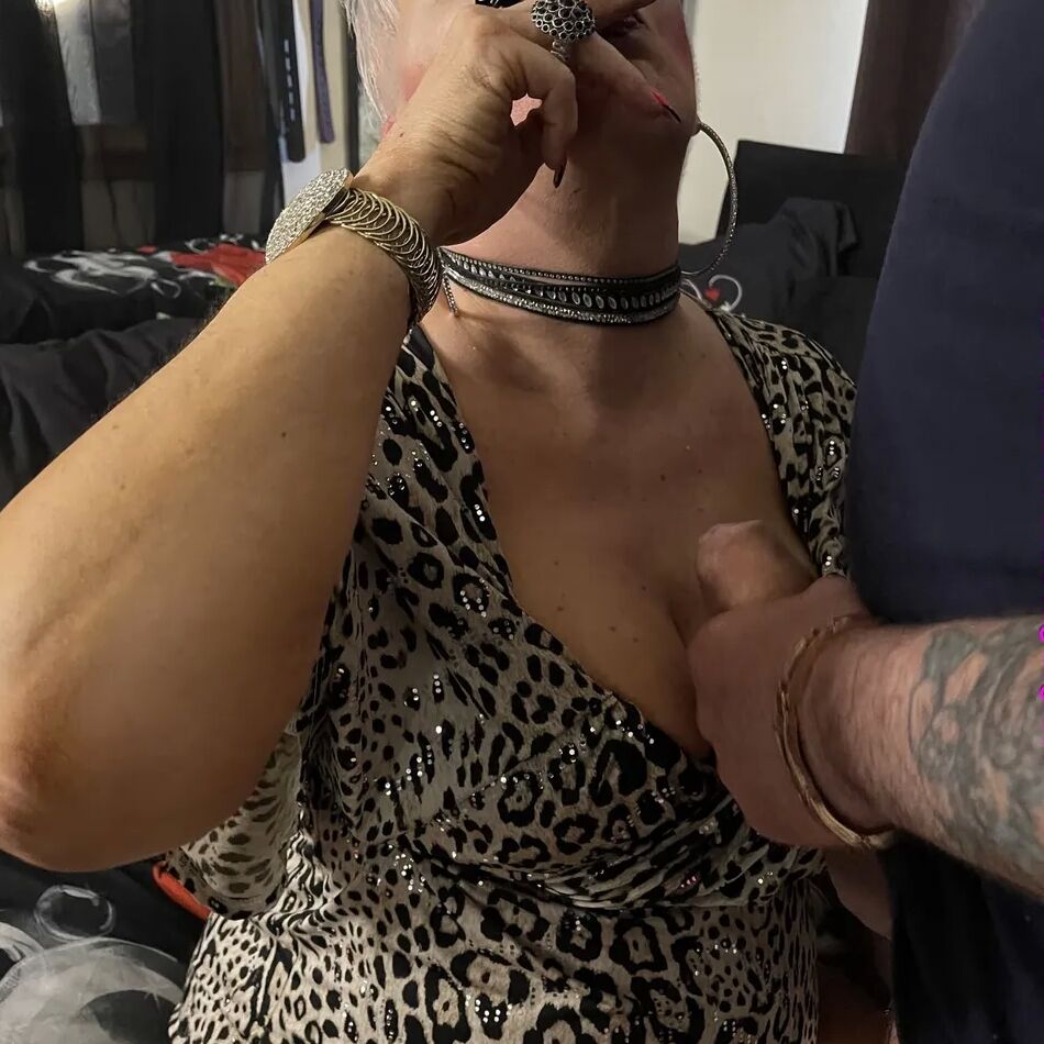20 Pics SLUT DIARY OF BORED HOUSWWIFE