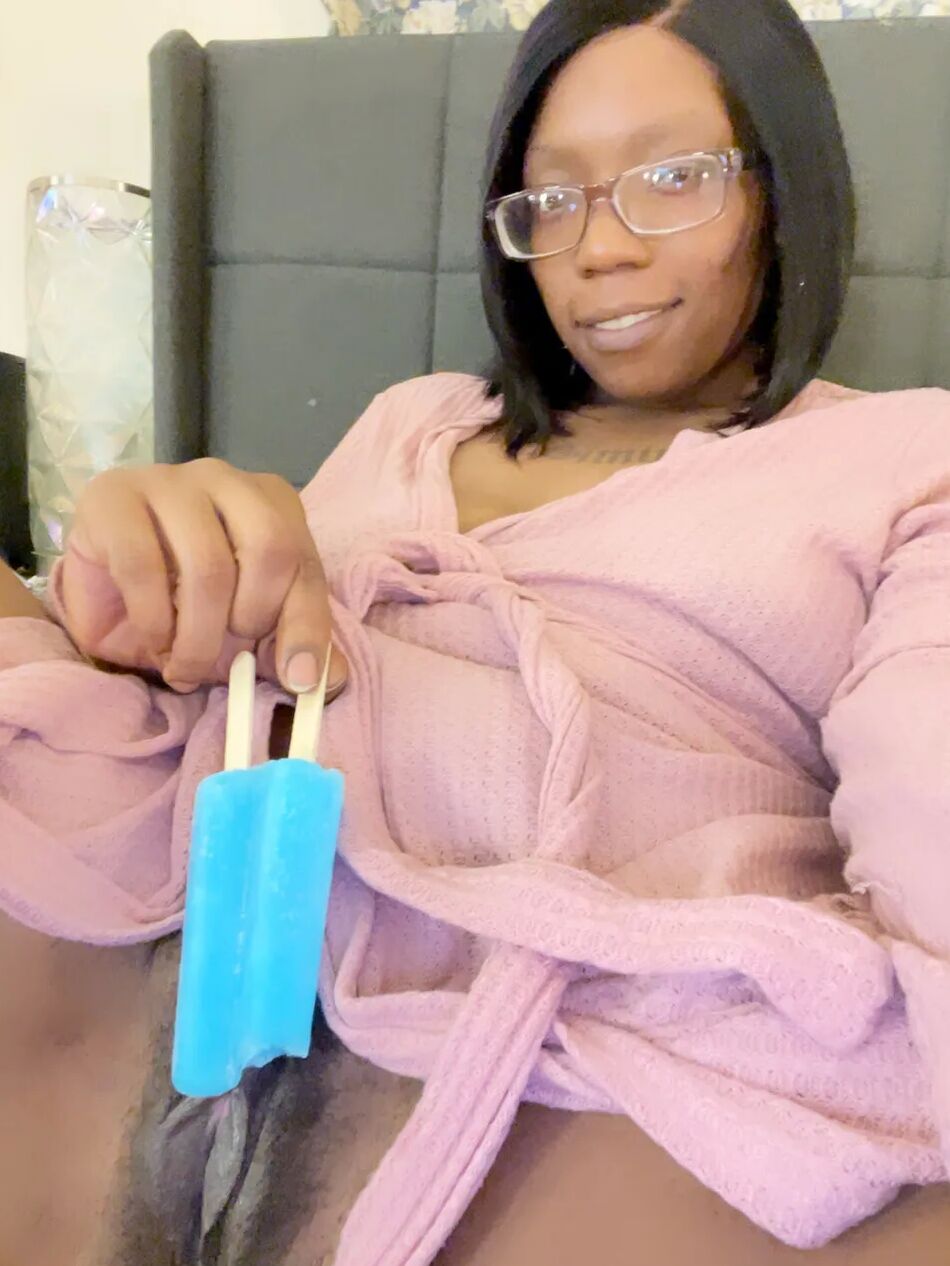 16 Pics Use this black pussy please