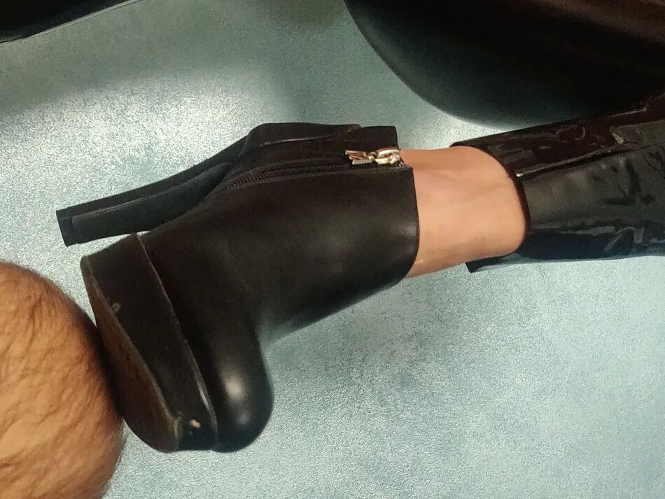 18 Pics Real couple in a fetish game