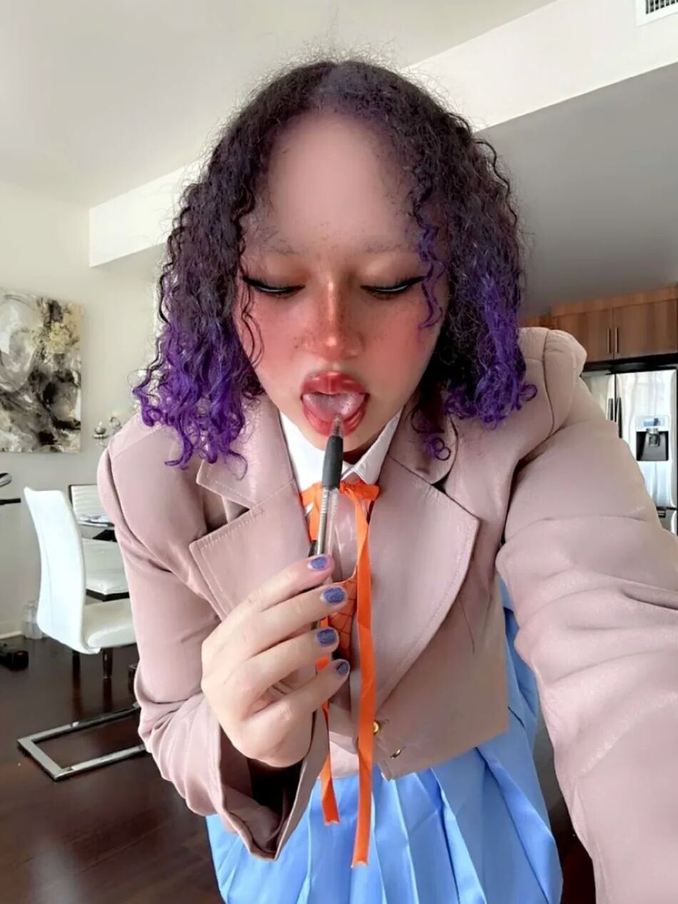 15 Pics Doki Doki Literature Club Yuri Cosplay