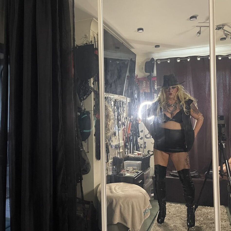 20 Pics SHIRLEY I LOVE SMOKING 3