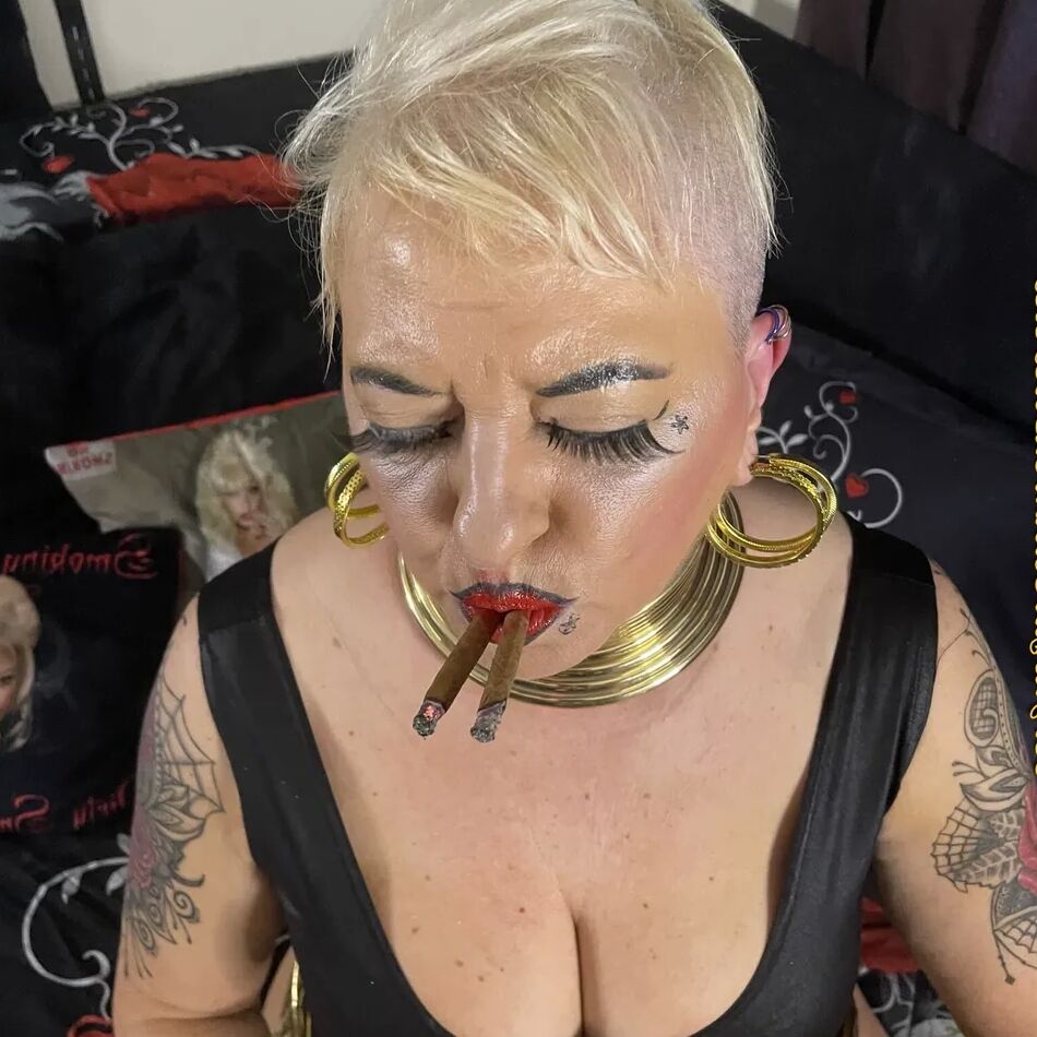 20 Pics BAD AUNTIE SHIRLEY