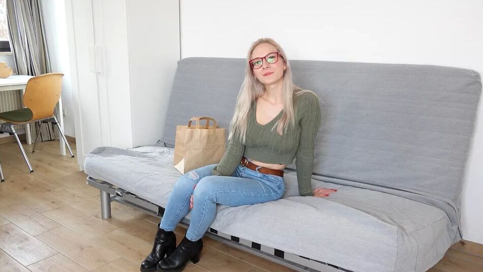 12 Pics Fit blonde Glasses Girl Vivi Vallentine Pickup