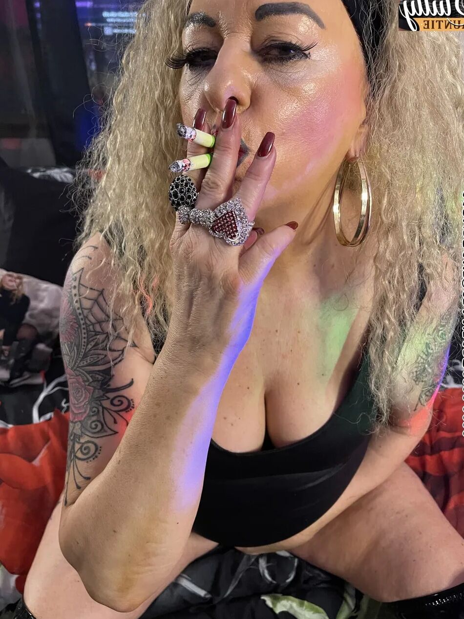20 Pics SLUTTY AUNTIE SHIRLEY