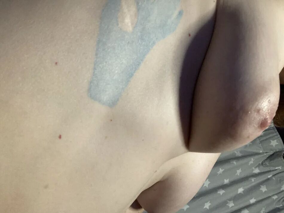 16 Pics Underboobs Vs Sideboobs and Massive Areolas!