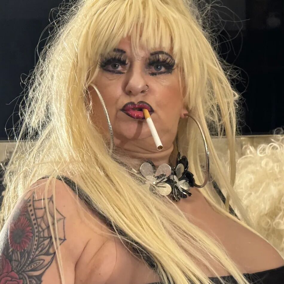 20 Pics BLONDES DO IT BEST SHIRLEY