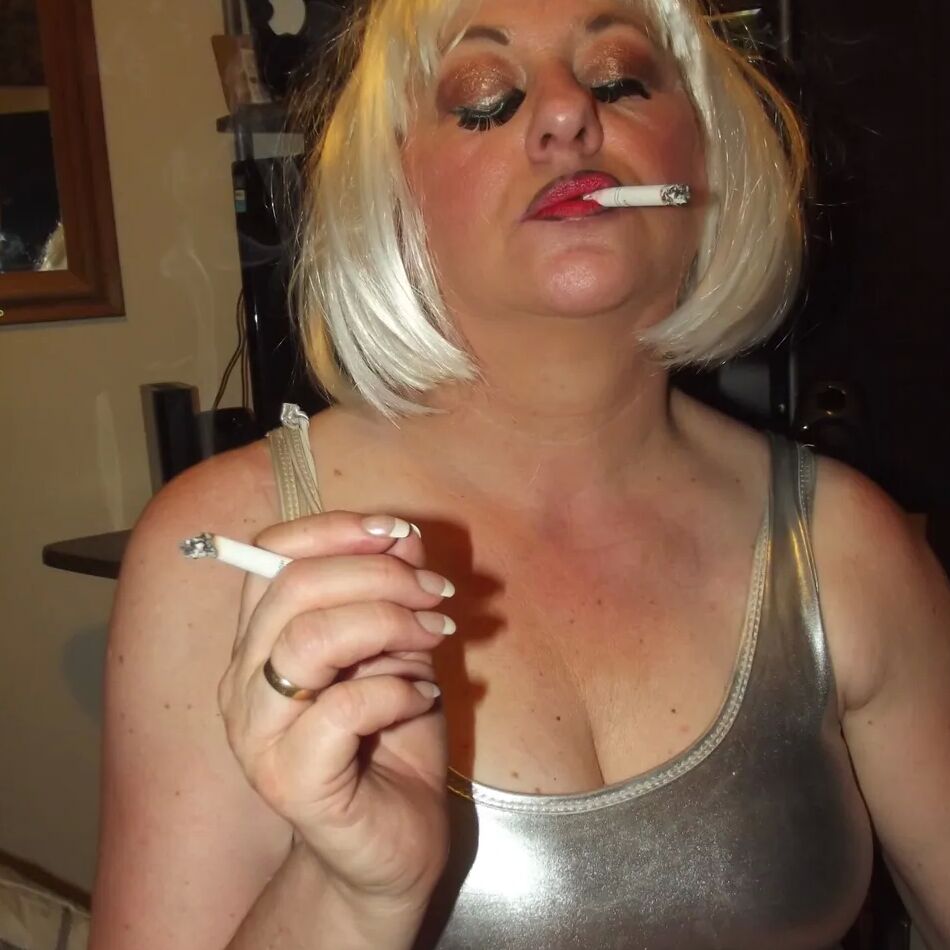 20 Pics SHIRLEY SLUT 721