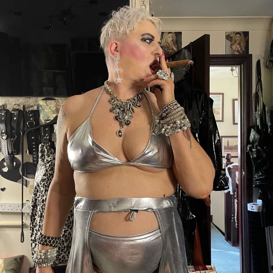 20 Pics SHIRLEY I LOVE CUM