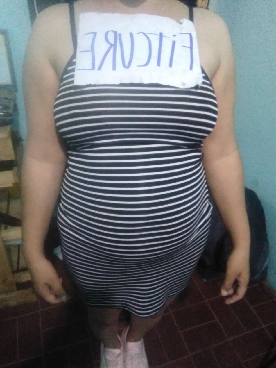 12 Pics Pack 19: Vestido a rallas y tanga azul
