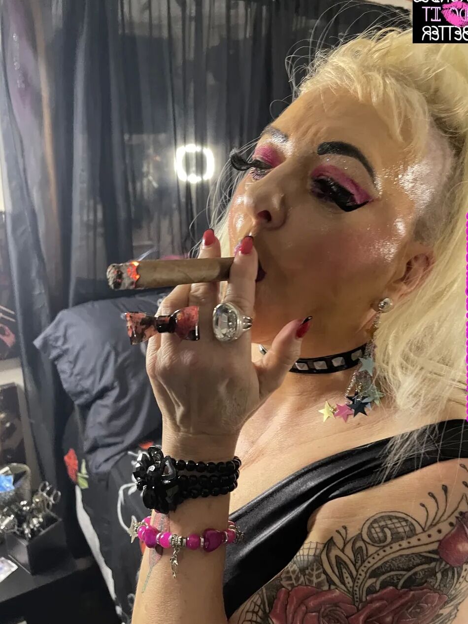 20 Pics WATCH THIS SLUT