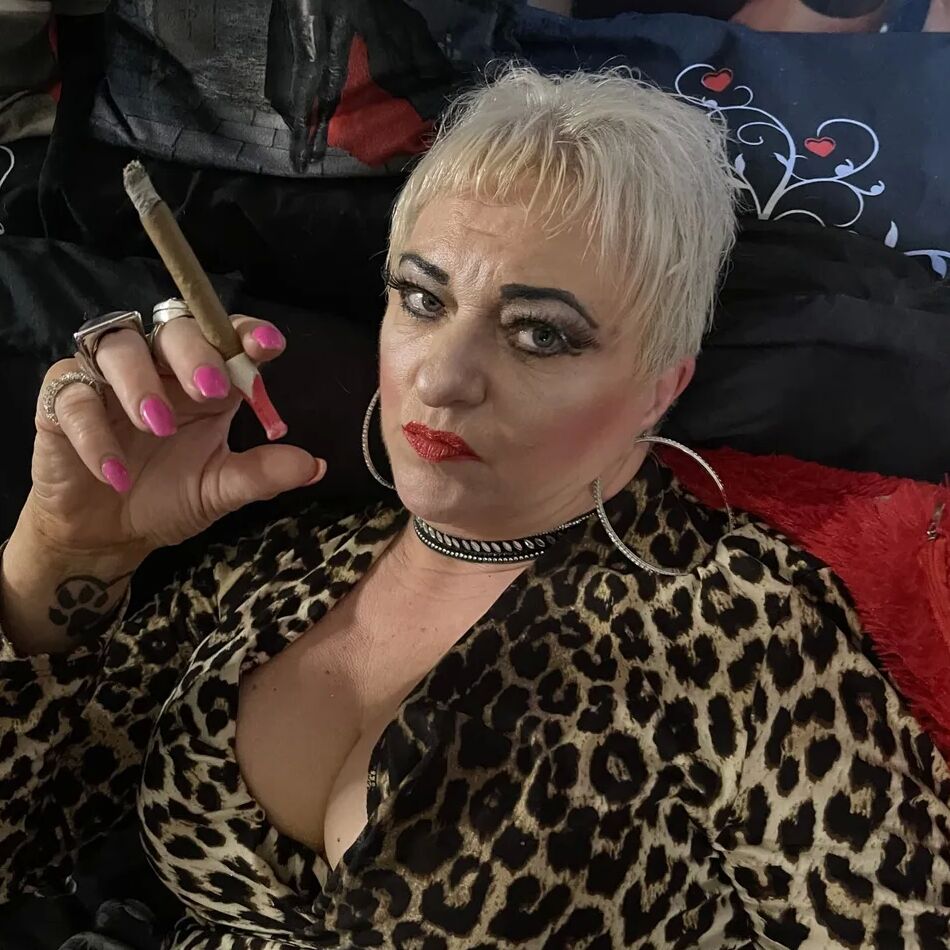 20 Pics ABSOLUTE FILTH BUT STILL CUTE SHIRLEY