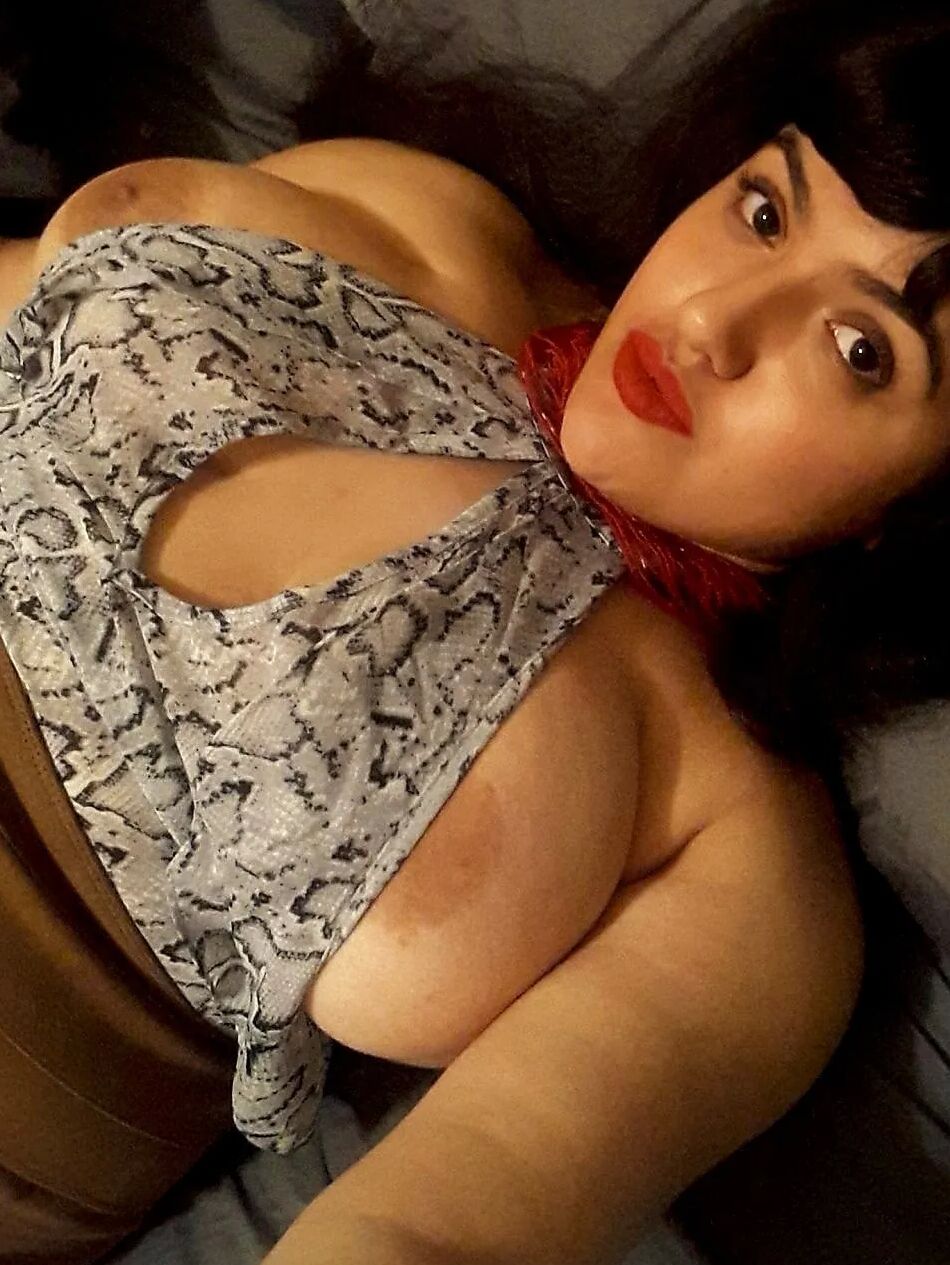9 Pics Horny Mexicana Tetona Having Some Fun :)