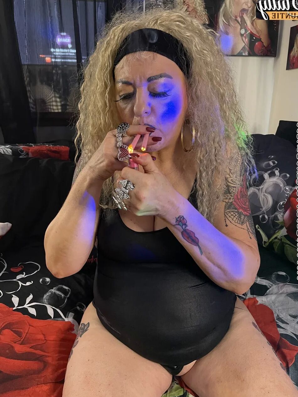 20 Pics SLUTTY AUNTIE SHIRLEY