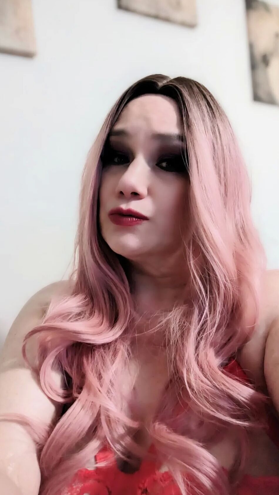 20 Pics Red Domme