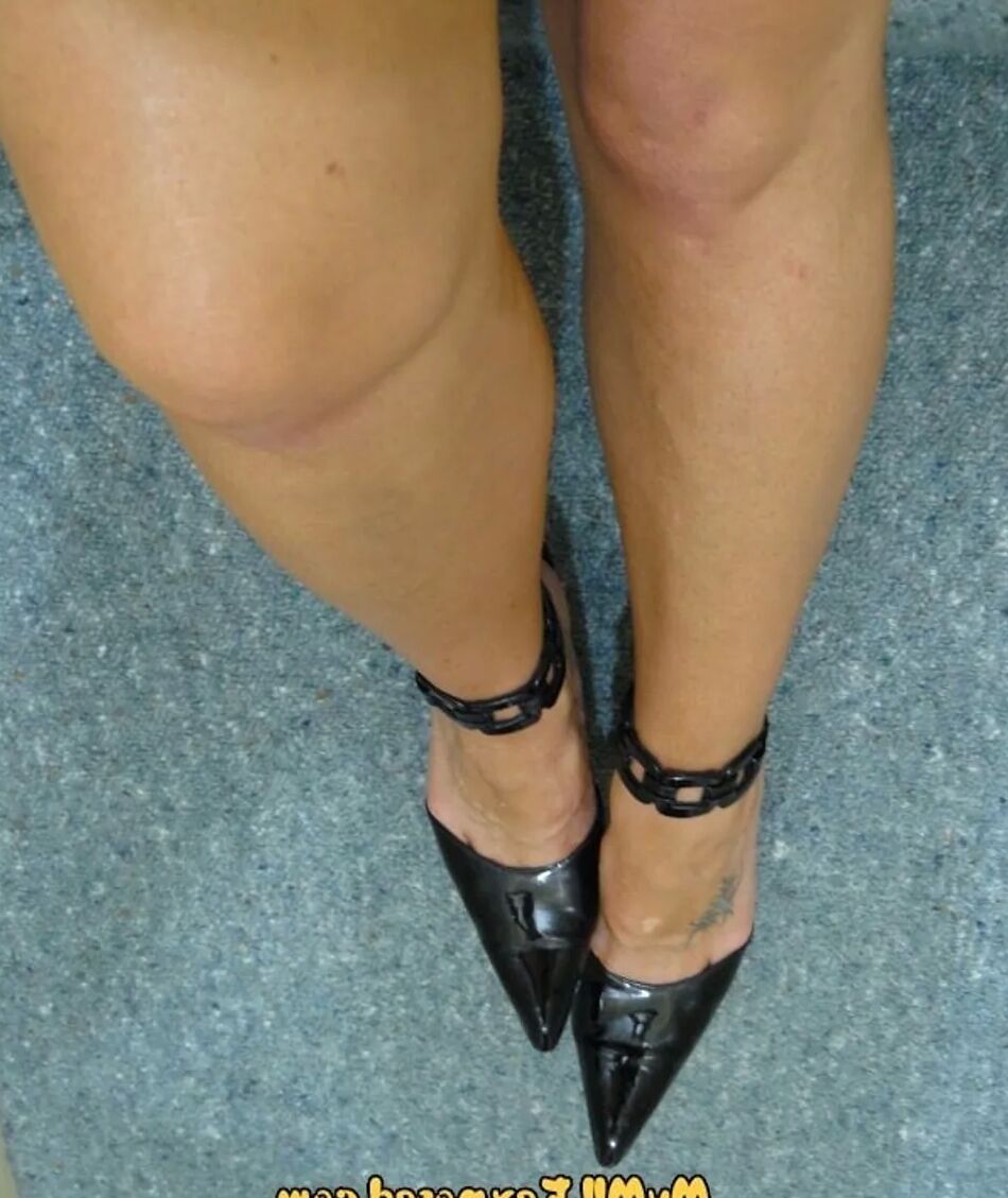 20 Pics My MILF Exposed - My busty wife