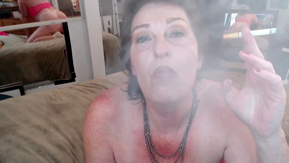 19 Pics Smokin...