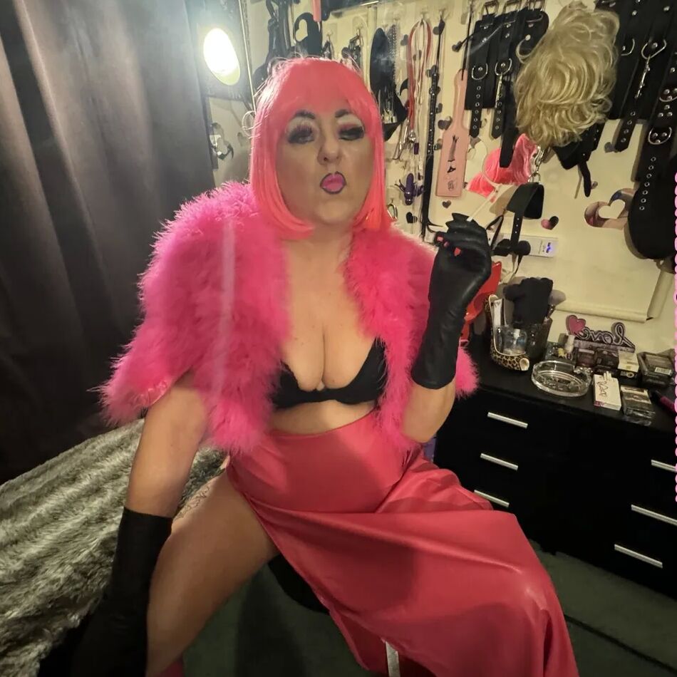 20 Pics HOOKER BARBIE -SHIRLEY