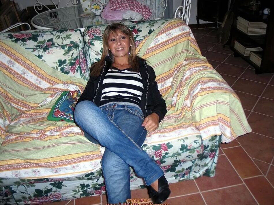10 Pics Check My MILF Hot soccer Mom