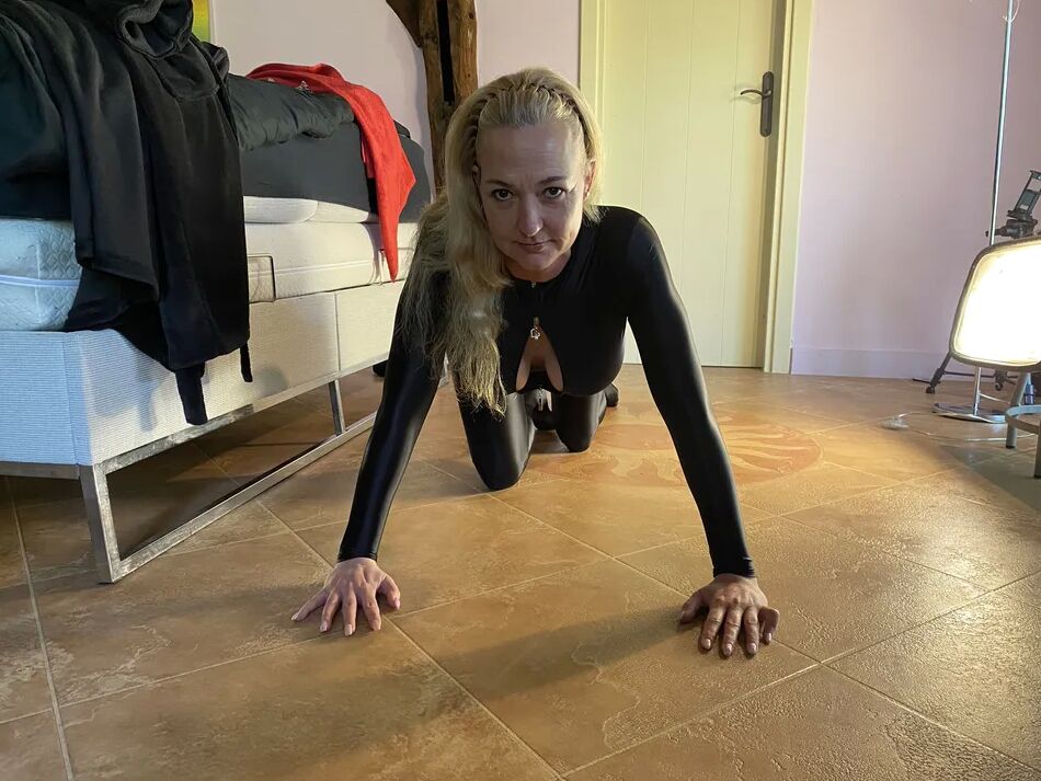 20 Pics Horny MILF in catsuit