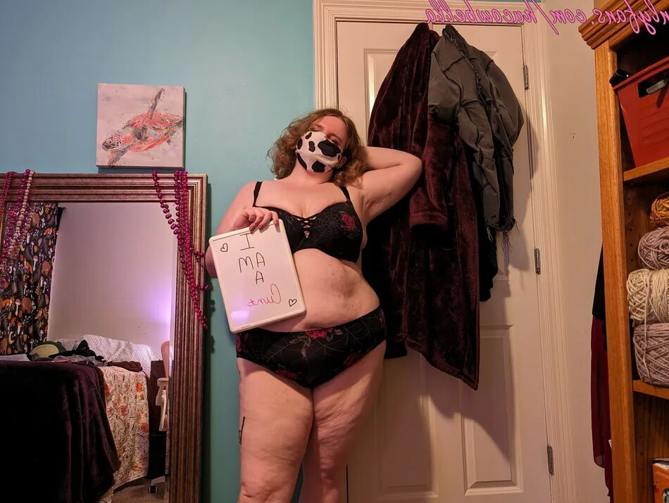 20 Pics Hucowbella for International Cunts day