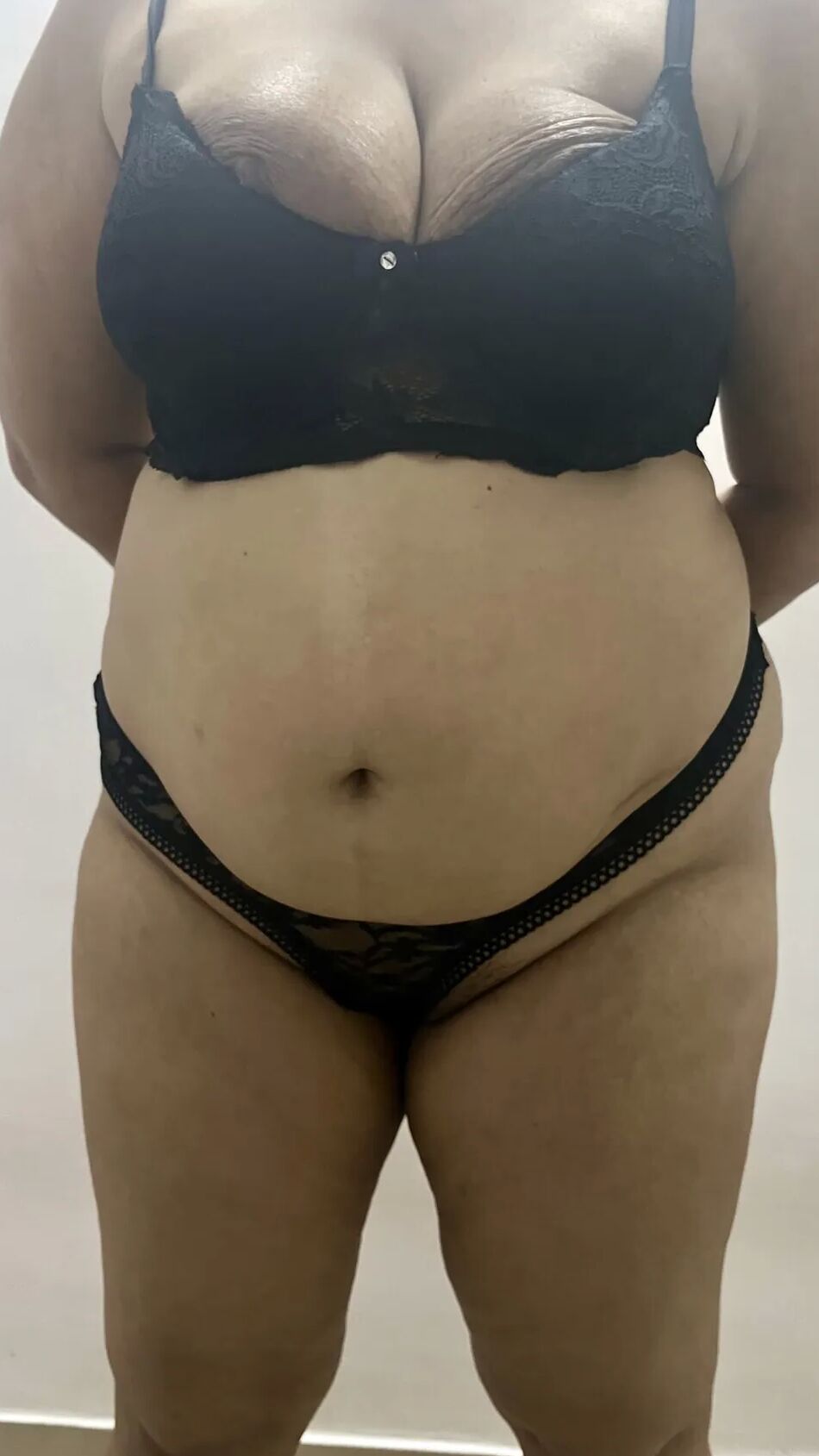 19 Bilder Große Titten und haarige Muschi