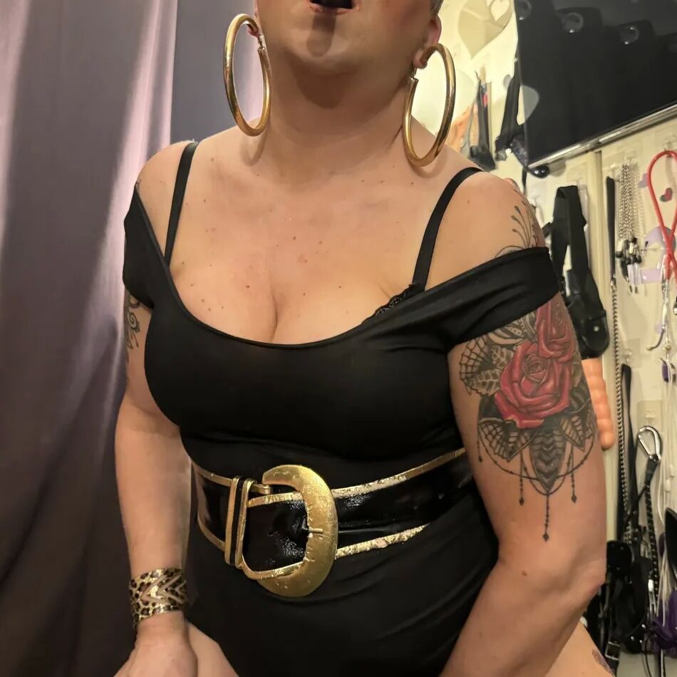20 Pics SMOKING CIGAR GIRL SHIRLEY