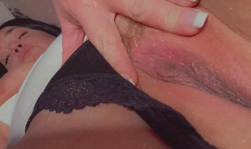 12 Pics Miss Creamy Pussy
