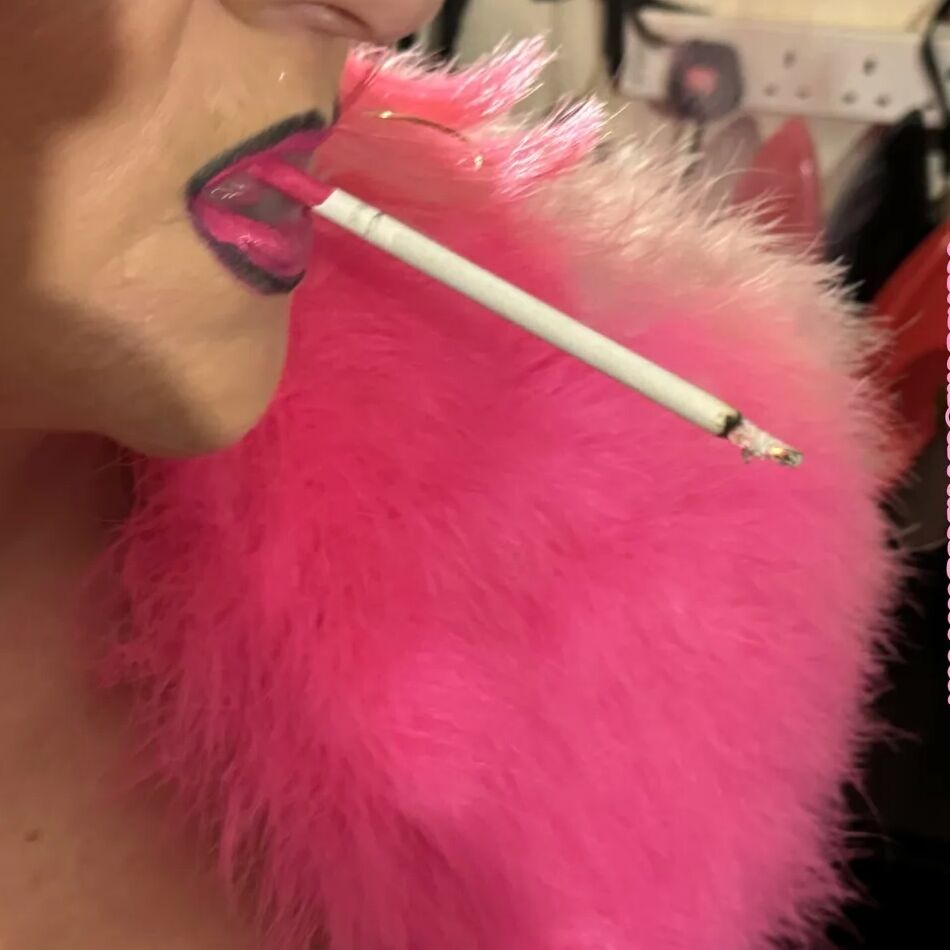 20 Pics HOOKER BARBIE -SHIRLEY