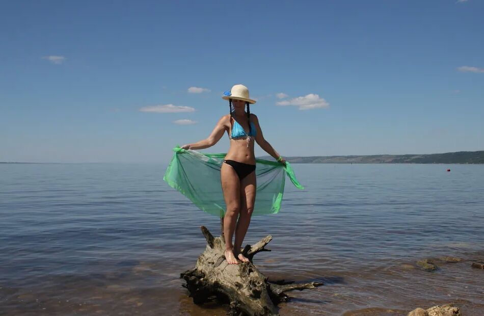 14 Pics On the beach of Kuchugury