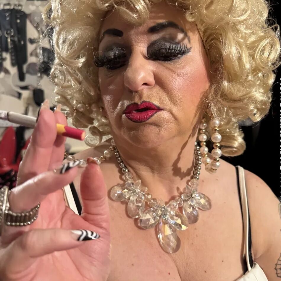 20 Pics MOMS NEEDS SHIRLEY