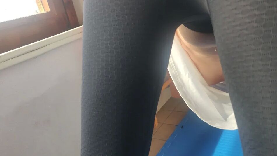 20 Pics From down dog to blowjob!