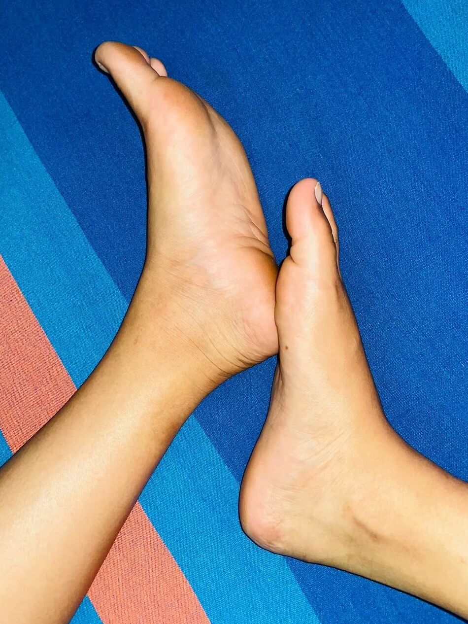 5 Pics Selling Cute Sri Lankan Feet Pics