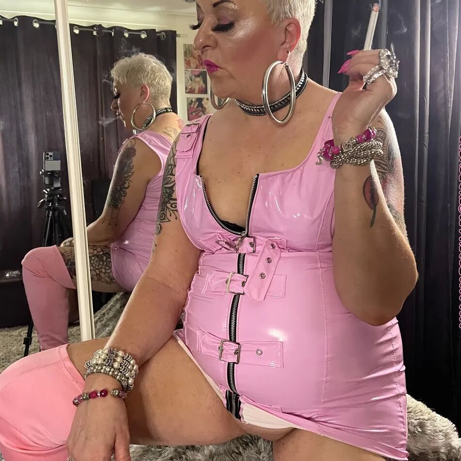 20 Pics SATURDAY EXTRA SHIRLEY