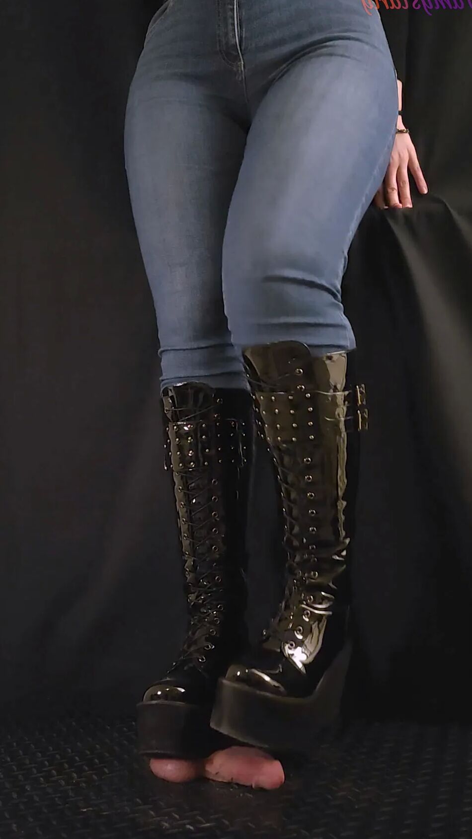 10 Pics Heavy Crushing in Black Dirty Platforms