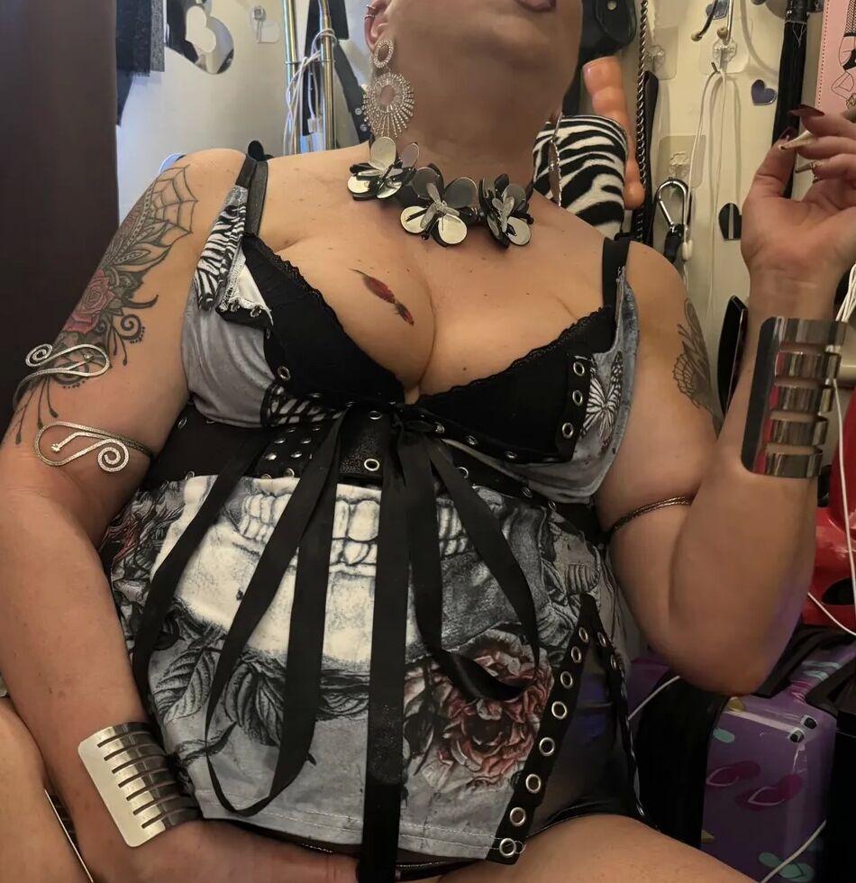 20 Pics SHIRLEY SMOKING REBEL