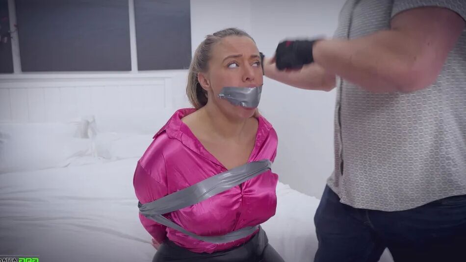 17 Pics Beth - Secretary in Bondage