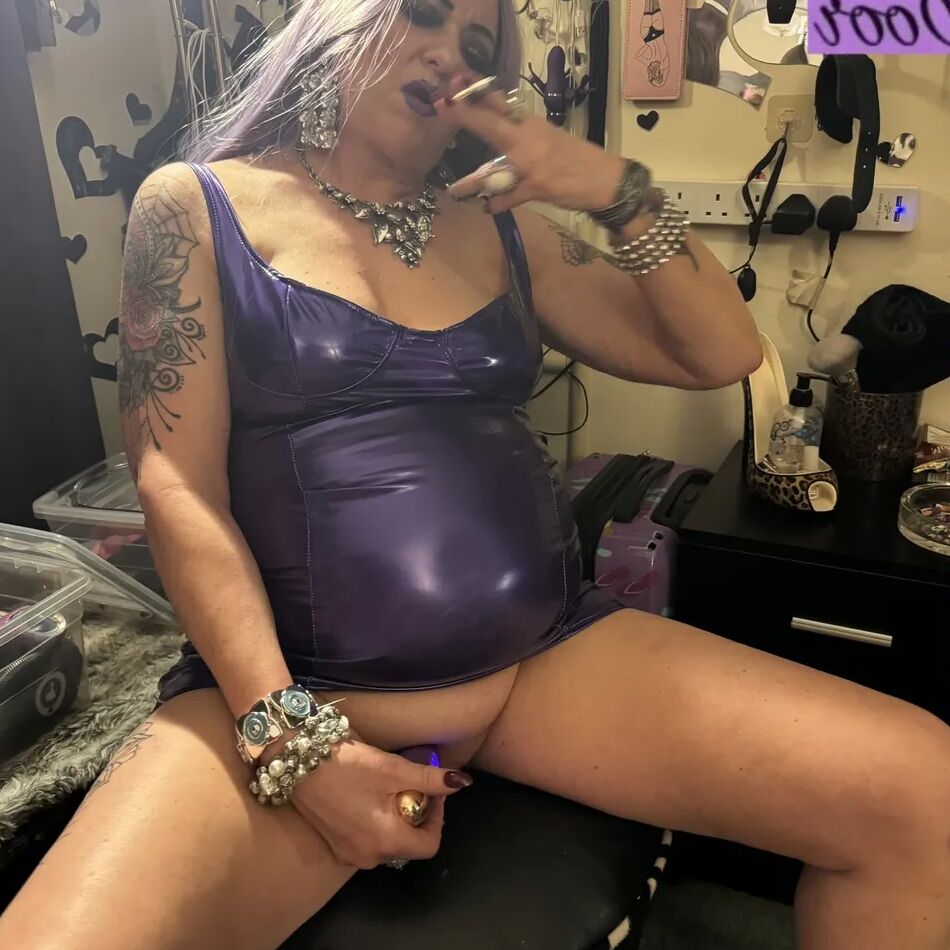 20 Pics SHIRLEY WHORE NEXT DOOR