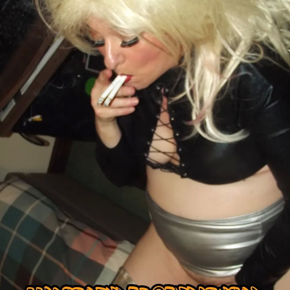 20 Pics SHIRLEY SLUT 699