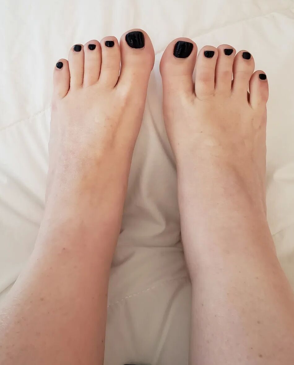 9 Pics My pretty little foot.