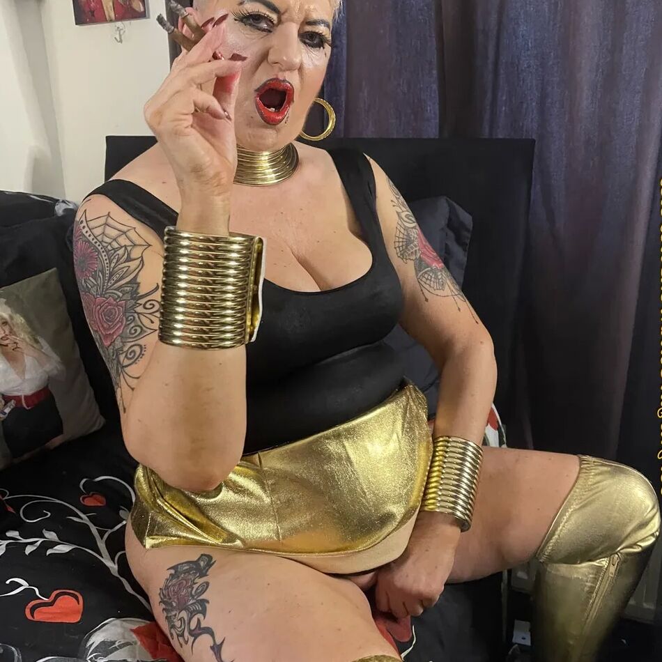 20 Pics BAD AUNTIE SHIRLEY