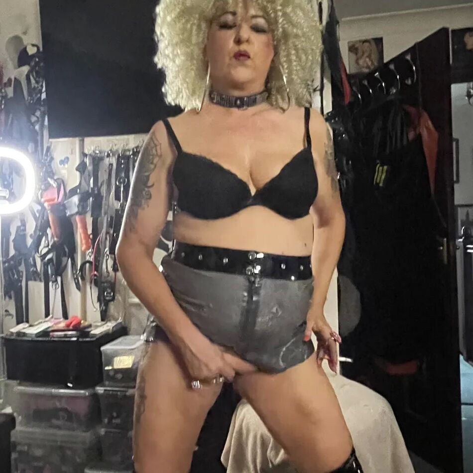 20 Pics SHIRLEY SMOKING TRAMP 2 MY WAY