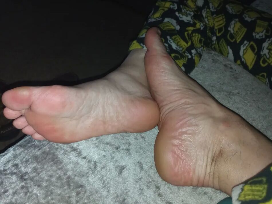 15 Pics Outside footjob