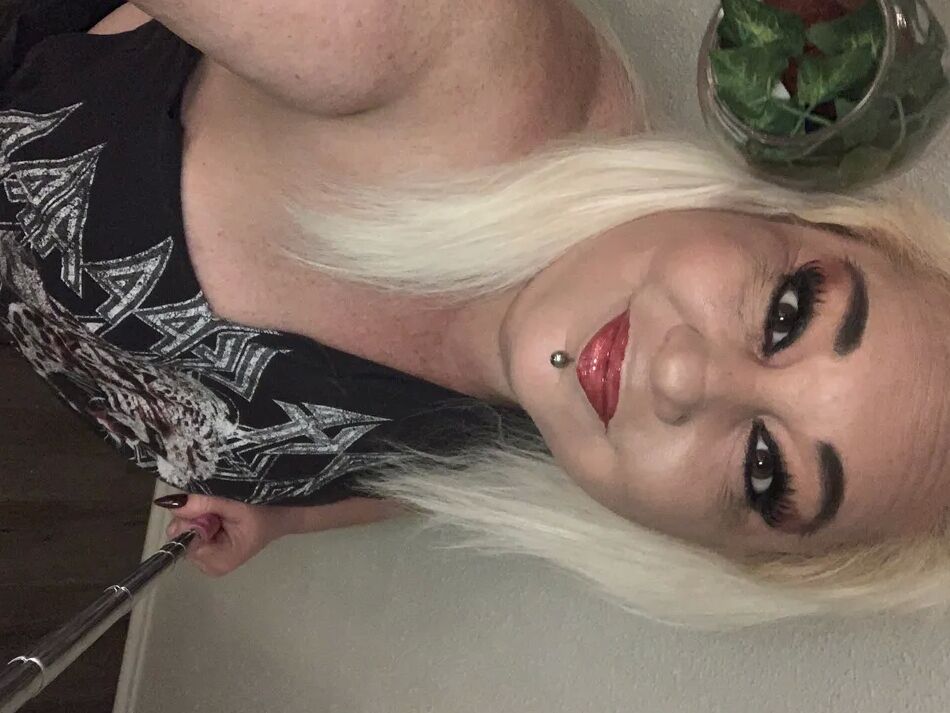 17 Pics Horny hot step mom teachers how to masturbate