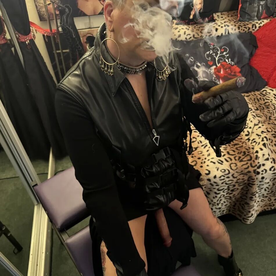 20 Pics SHIRLEY SMOKING DOMINATION