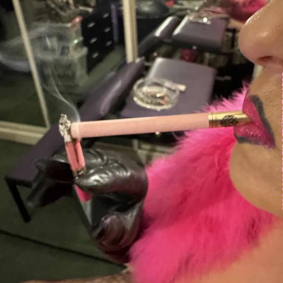 20 Pics HOOKER BARBIE -SHIRLEY
