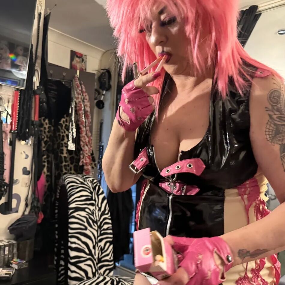 20 Pics SHIRLEY SLUT TRAMP 2023